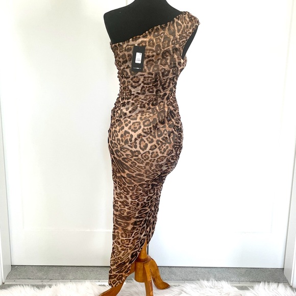 NWT - LEOPARD PRINT ONE-SHOULDER MIDI DRESS - Picture 3 of 8